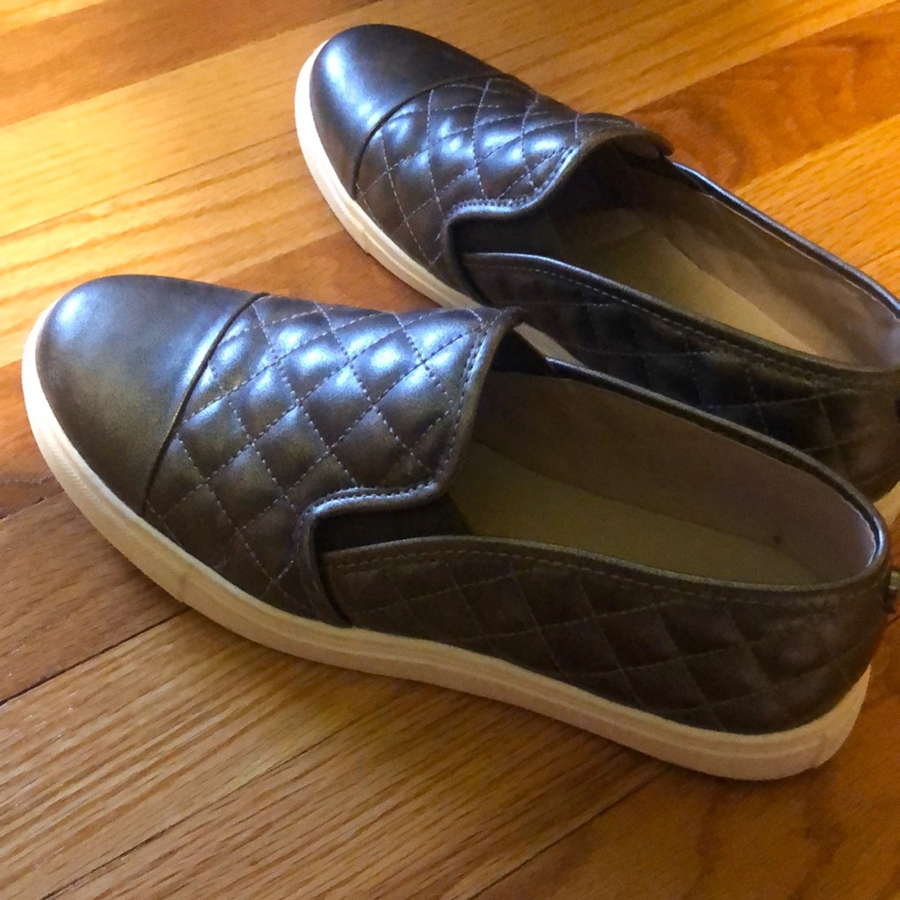 Steve Madden Zaander metallic slip ons
